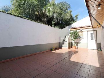 Casa 3amb con cochera y jardín en Villa Bosch