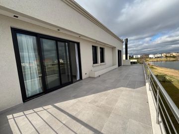 Excelente Casa en Barrio Marinas Puertos Escobar