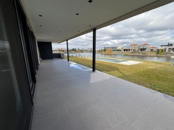 Excelente Casa en Barrio Marinas Puertos Escobar