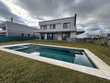 Excelente Casa en Barrio Marinas Puertos Escobar