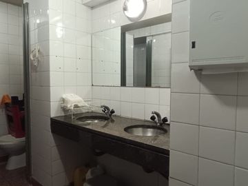ALQUILER OFICINA MONSERRAT VERSATIL Y BIEN UBICADA