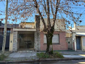 VENTA CASA 5 AMB MULTIFAMILIAR