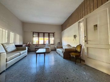 VENTA CASA 5 AMB MULTIFAMILIAR
