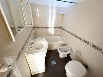 VENTA CASA 5 AMB MULTIFAMILIAR