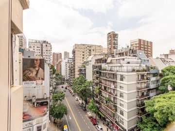 Piso alto - 3 Amb. con balcón al frente - 98 m²