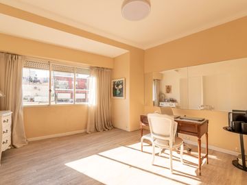 Piso alto - 3 Amb. con balcón al frente - 98 m²