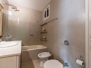 Piso alto - 3 Amb. con balcón al frente - 98 m²