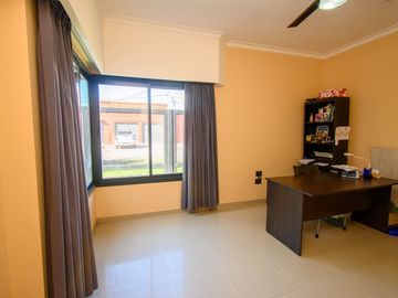 CASA A LA VENTA URQUIZA