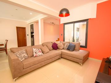 CASA A LA VENTA URQUIZA