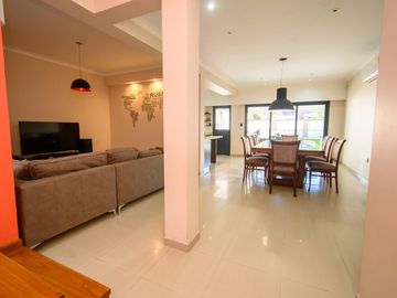 CASA A LA VENTA URQUIZA