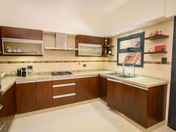 CASA A LA VENTA URQUIZA