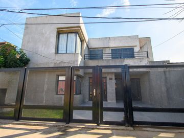 CASA A LA VENTA URQUIZA