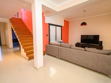 CASA A LA VENTA URQUIZA