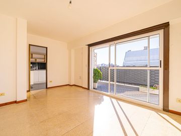 2 AMBIENTES SEMIPISO BALCON TERRAZA APTO CREDITO