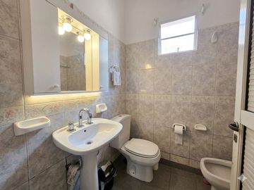 CASA EN VENTA 3 AMB VILLA BALLESTER PILETA TERRAZA