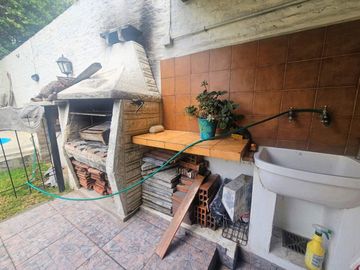 CASA EN VENTA 3 AMB VILLA BALLESTER PILETA TERRAZA