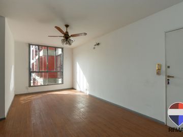 VENTA LUMINOSO Y FUNCIONAL DEPTO 3 AMB EN LA BOCA