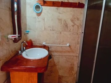 VENTA DOS CASAS Y CUATRO DUPLEX SIQUIMAN