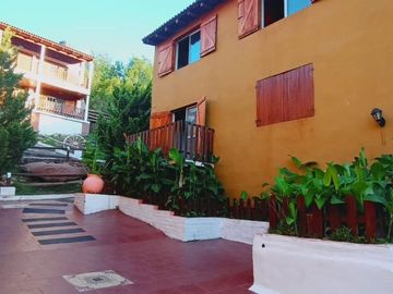 VENTA DOS CASAS Y CUATRO DUPLEX SIQUIMAN
