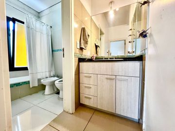 Venta Valle del golf casa 4 dormitorios con pileta