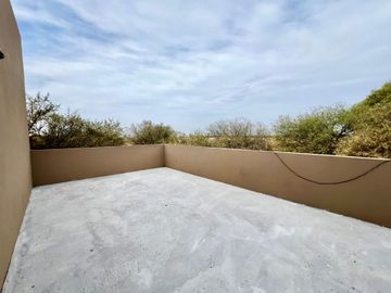 Venta Valle del golf casa 4 dormitorios con pileta