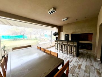 Venta Valle del golf casa 4 dormitorios con pileta