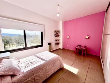 Venta Valle del golf casa 4 dormitorios con pileta