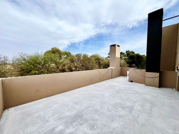 Venta Valle del golf casa 4 dormitorios con pileta