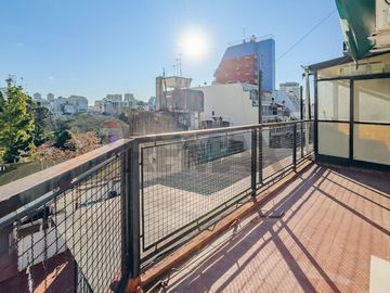 Venta semi piso 3 amb c doble balcón. Caballito