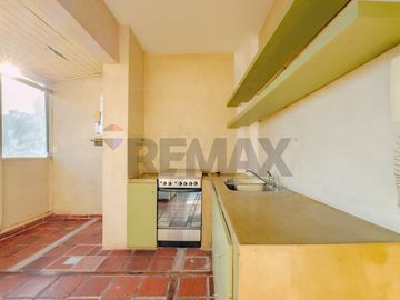 Venta semi piso 3 amb c doble balcón. Caballito
