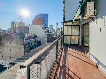 Venta semi piso 3 amb c doble balcón. Caballito