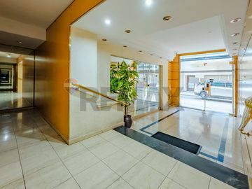 Venta semi piso 3 amb c doble balcón. Caballito