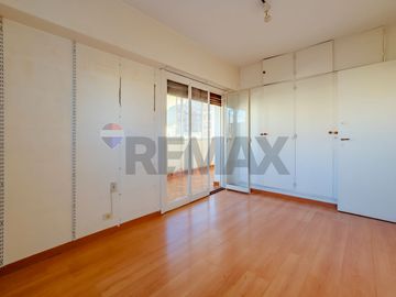 Venta semi piso 3 amb c doble balcón. Caballito