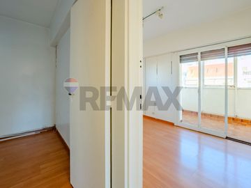 Venta semi piso 3 amb c doble balcón. Caballito