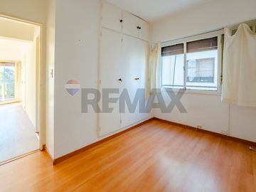 Venta semi piso 3 amb c doble balcón. Caballito