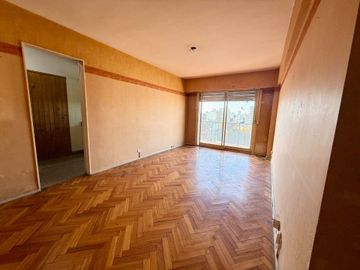 VENTA DPTO. 3 AMB. PISO ALTO CON BALCÓN SAAVEDRA.