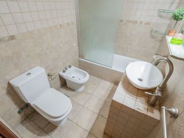 VENTA CASA 3 AMBIENTES C/ JARDIN JOSE LEON SUAREZ