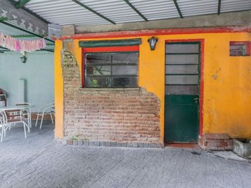 VENTA CASA 3 AMBIENTES C/ JARDIN JOSE LEON SUAREZ