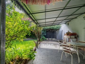 VENTA CASA 3 AMBIENTES C/ JARDIN JOSE LEON SUAREZ