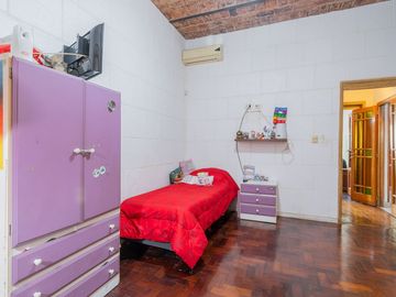 VENTA CASA 3 AMBIENTES C/ JARDIN JOSE LEON SUAREZ