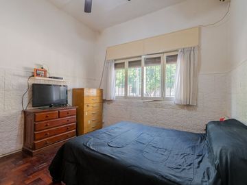 VENTA CASA 3 AMBIENTES C/ JARDIN JOSE LEON SUAREZ