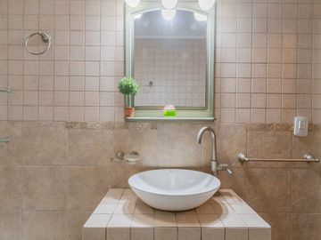 VENTA CASA 3 AMBIENTES C/ JARDIN JOSE LEON SUAREZ