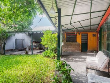 VENTA CASA 3 AMBIENTES C/ JARDIN JOSE LEON SUAREZ