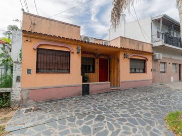 VENTA CASA 3 AMBIENTES C/ JARDIN JOSE LEON SUAREZ