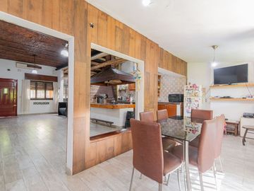 VENTA CASA 3 AMBIENTES C/ JARDIN JOSE LEON SUAREZ