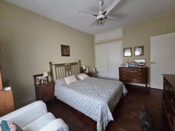 CASA 4 DORMITORIOS CON JARDIN Y COCHERA EN OLIVOS