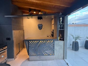 Casa 3 ambientes CON QUINCHO Y TERRAZA en CASEROS