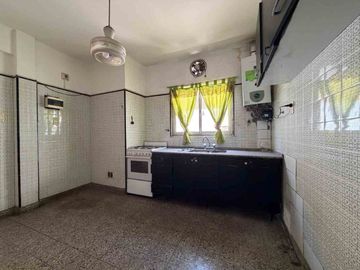 VENTA PH 3 AMB C TERRAZA PATIO Y BALCÓN EN LINIERS