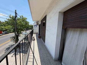 VENTA PH 3 AMB C TERRAZA PATIO Y BALCÓN EN LINIERS