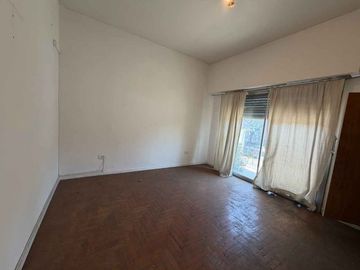VENTA PH 3 AMB C TERRAZA PATIO Y BALCÓN EN LINIERS